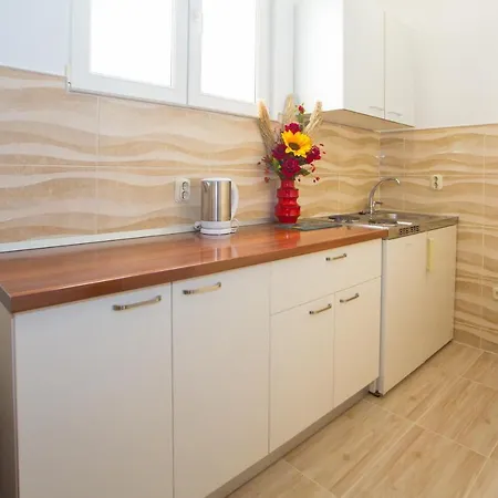 Apartment 6761b